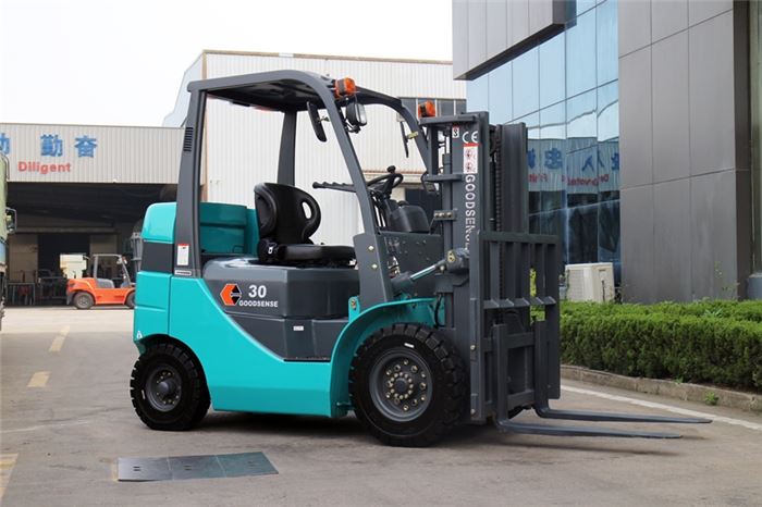 5500 LBS cushion tire forklift